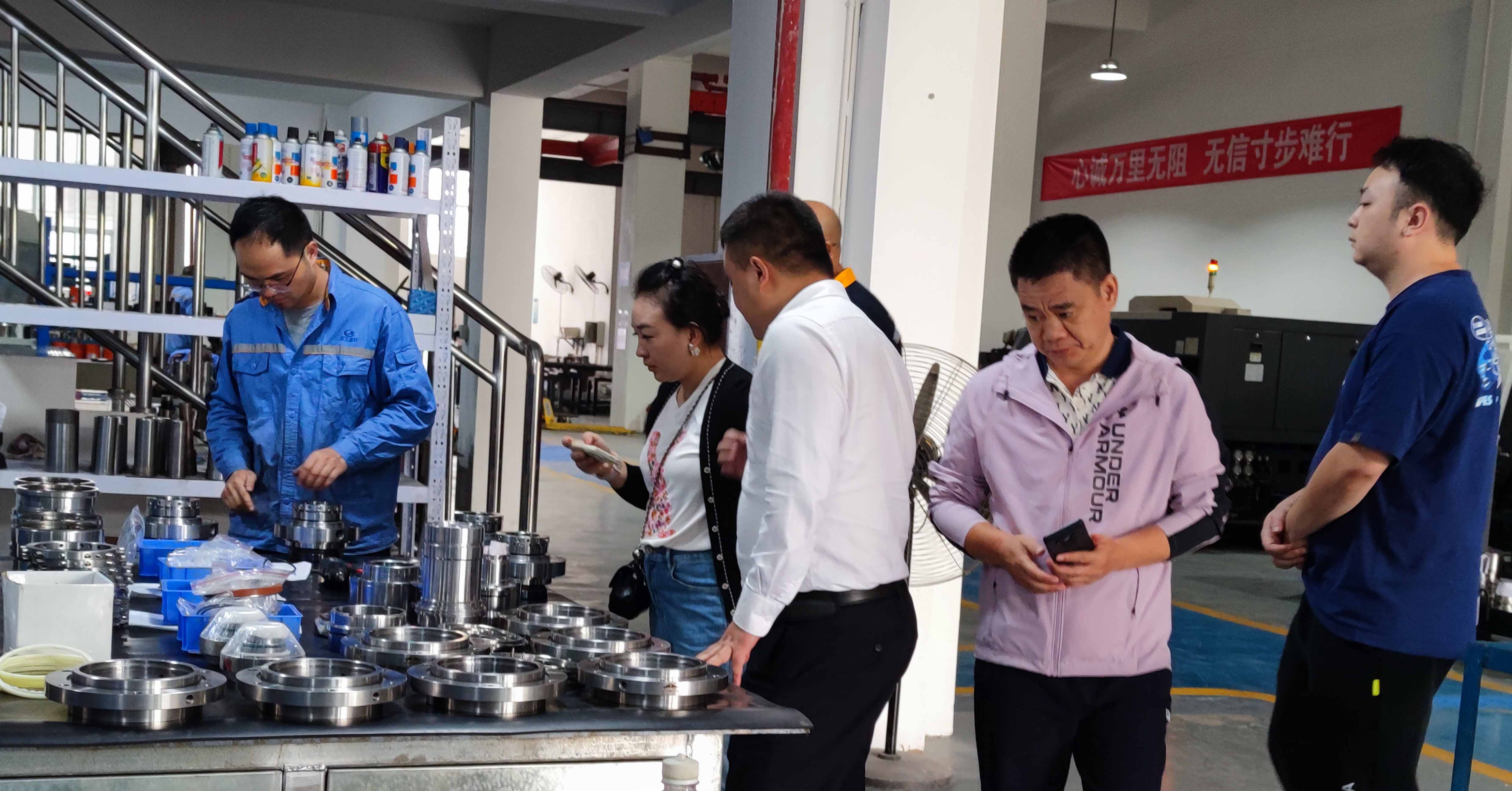 1697613570320014.jpg 中國鋁業分公司領導來廠參觀1.jpg