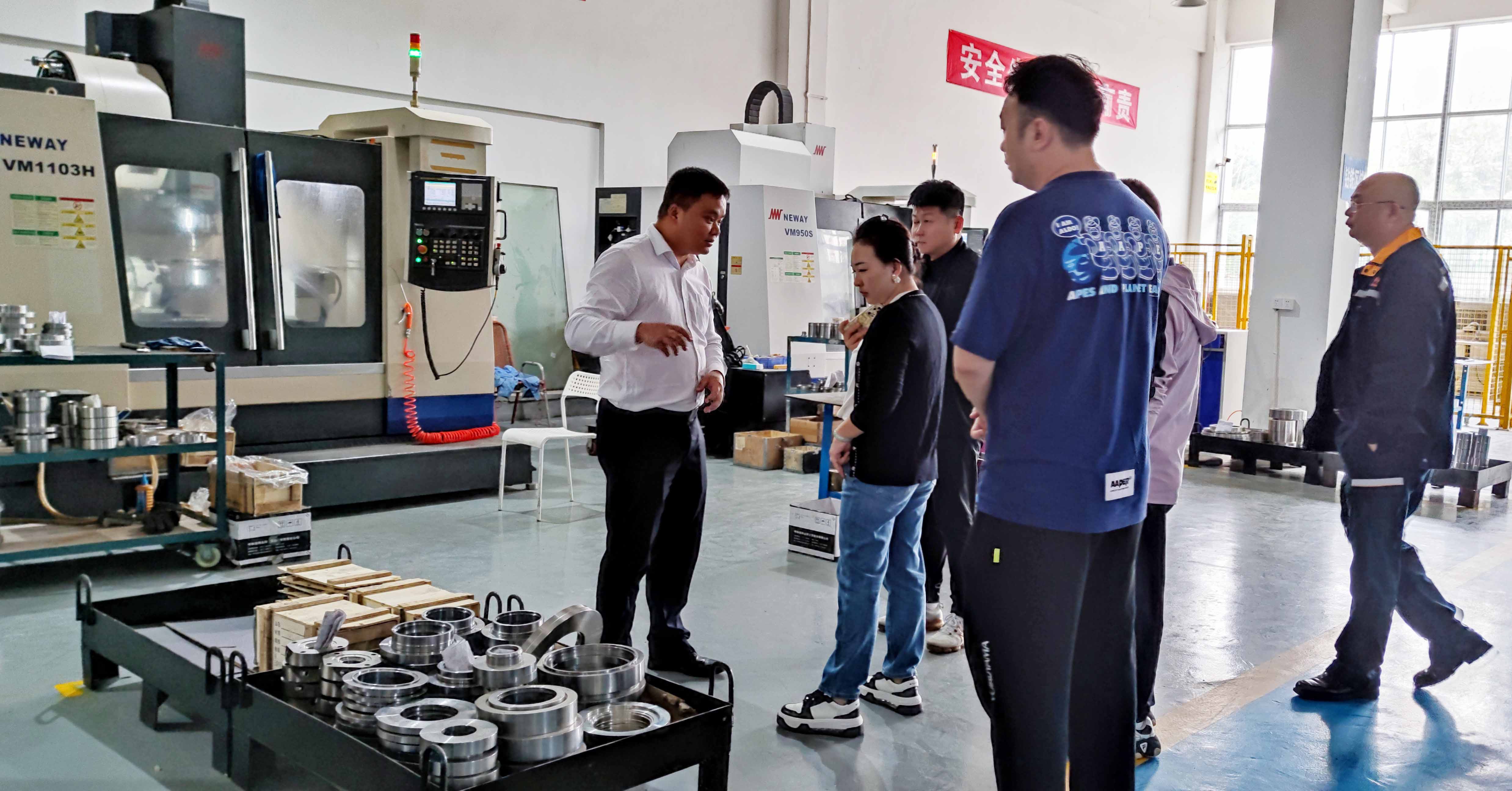 1697613580902427.jpg 中國鋁業分公司領導來廠參觀3.jpg